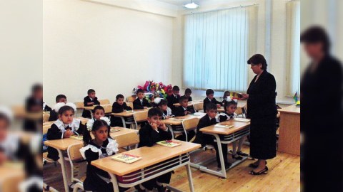 Ailələrdə uşaqların azalması 2 minə yaxın müəllimi işsiz qoyub