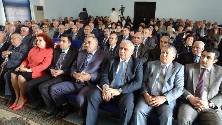 Hansı ali təhsil müəssisəsi müəllimlərə daha çox maaş verir?