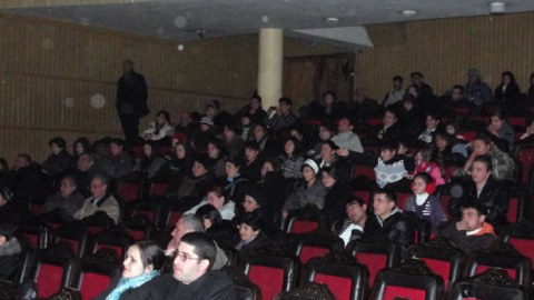 Gürcüstanda azərbaycanlı ər-arvadın oyununa 1000-dək Tiflis sakini toplaşıb
