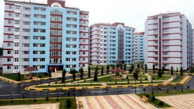 Məcburi köçkünlərin Bakıdakı yaşayış kompleksinə köçü başladı