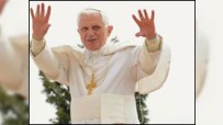 Roma papasını ibadət zamanı yerə yıxıblar 