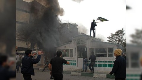 İranda qan töküldü, Mirhüseyn Musəvinn yaxın qohumu öldürüldü