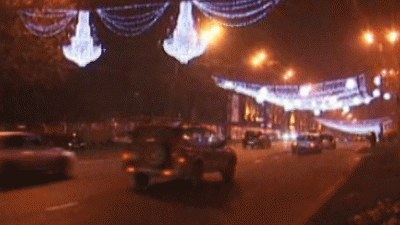 Şaxta baba Tiflisdə eşşək arabası ilə gəzir