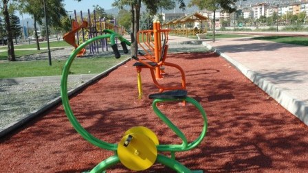 Bakı parklarında mərmər döşəmələr yaşıllıqdan çoxdur