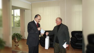 Səlim Müslümov 100 yaşlı pensiyaçı ilə görüşüb