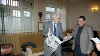 Terri Devidson “525-ci qəzet”in qonağı olub (foto)
