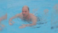 Sabiq deputat Sirus Təbrizli qışda qarlı-buzlu suda çimir (fotolar)