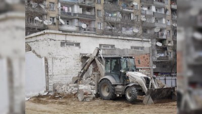 Evləri sökülən sakinlər Hacıbala Abutalıbovla görüşdülər 