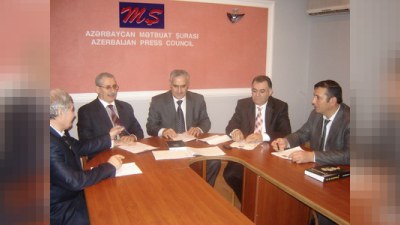 Mətbuat Şurası "reket qəzet"lərin məsələsini müzakirə edib