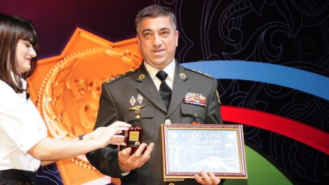 "Fəxri gənc" mükafatının təqdimat mərasimindən fotosessiya