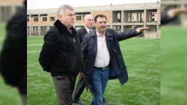 Nəqliyyat naziri futbol meydanında