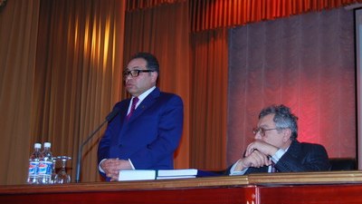 BDU-da qaliblərə kompyuter və pul mükafatları verilib 