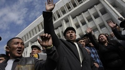 Rusiya Qırğızıstana qoşun yeridir, Bakiyev istefa vermək istəmir