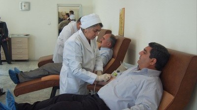 Jurnalistlər və deputatlar qan verdilər