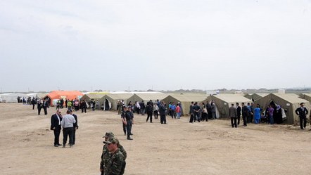 Deputat təbii fəlakət zonasının sakinləri üçün xeyriyyə aksiyası keçirib