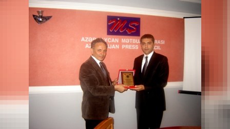 Əflatun Amaşov təşəkkürnamə alıb