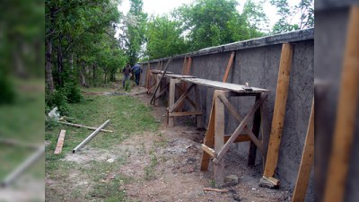 Xətai rayonunda yaşıllıqların çəpərlənməsi halları var