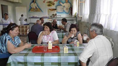 «Azərikimya»da işçilərə hər gün süd içirirlər