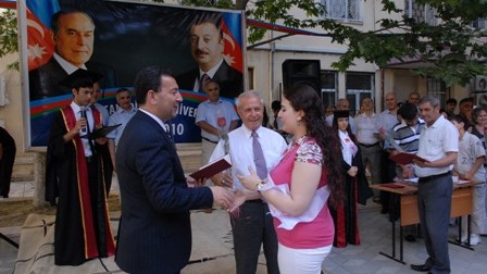 Dillər Universitetində 1034 tələbə məzun olub (fotolar)
