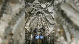 İnsan sümükləri ilə bəzədilən kilsə