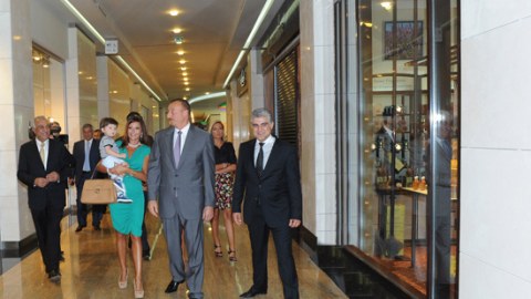 Milli Parkda açılan “Park Bulvar”ın sahibi məlumdur