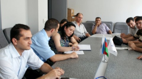Jurnalistlər Tusi adına Klinikaya minnətdarlıq edir...