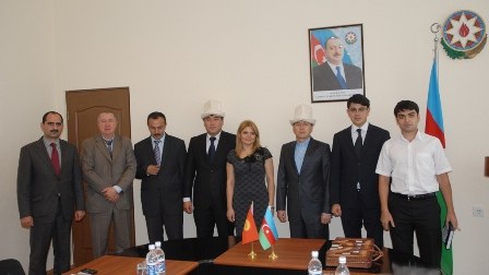 Gənclər Bakıda qırğız nazirlə görüşüblər
