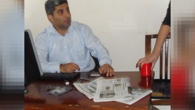 Jurnalist deputatlığa namizədlərə tərifləmə xidməti təklif edir