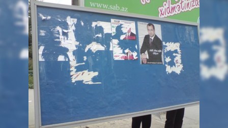 20 saylı dairədə Adil Əliyevdən başqa bütün namizədlərin şəkillərini cırırlar (fotolar)
