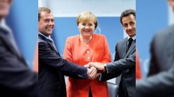 Sarkozi, Markel və Medvedyev Zirvə torlantısında 