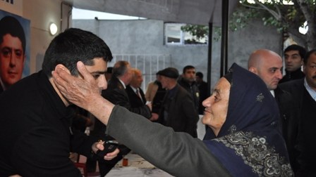 “Sən bizim ol, biz də sənin, Aydin!”     ®
