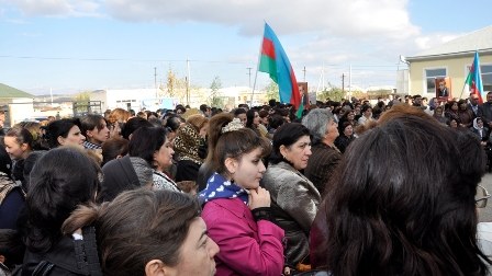  “Kənd evləri”ndə camaat Azay Quliyevi elliklə qarşılayıb (FOTOSESSİYA) ® 