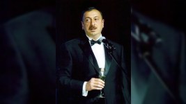 İlham Əliyev Rumıniyada "İlin adamı" elan olunub 