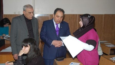 Abel Məhərrəmov tələbələri dekanlarına tapşırdı (FOTOLAR)
