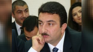 Qaçqın və məcburi köçkün gənclər nazirlik qarşısında məsələ qaldırıblar