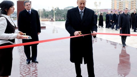 İlham Əliyev Lökbatanda bir sıra açılışlarda iştirak edib