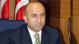 Mövlud Çavuşoğlu azərbaycanlı deputatlara şirniyyat paylayıb
