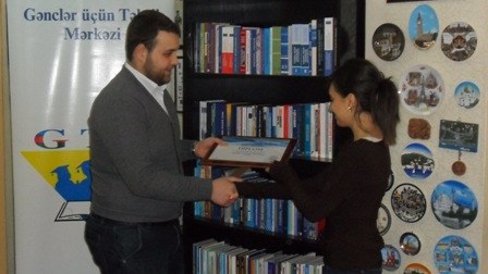 Fəal gənclər mükafatlandırılıb