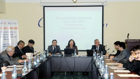 Dəyirmi masada Azərbaycandakı korrupsiya problemindən danışılıb