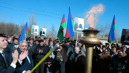 Deputat Bərdə sakinlərinin sevincinə şərik olub (Foto)