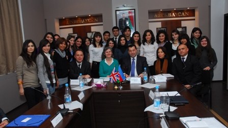 Rektor ADU-nun tələbələrini İngiltərə yola salıb