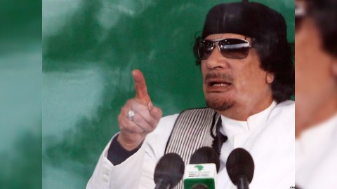 Qəddafi: "Mən niyə vətənimi tərk etməliyəm..?"