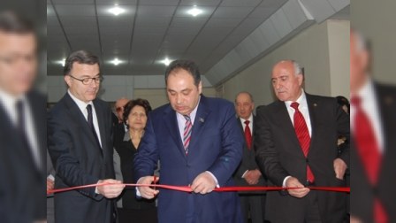 Rektor iki məmura «Universitetin dostu» mükafatı verdi (FOTO)