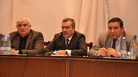 Vüqar Səfərli baş redaktorları tələbələrlə görüşdürüb (FOTOLAR)