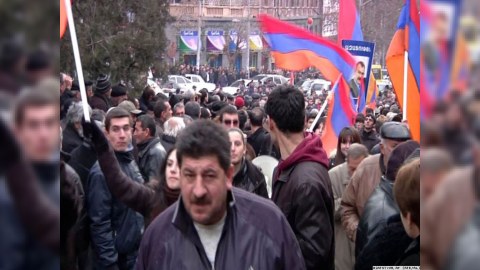 Erməni müxalifəti “Azadlıq” meydanını tutub