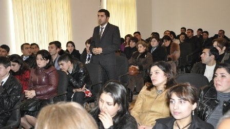 Millət vəkili seçiciləri ilə görüşüb