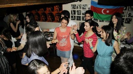 Böyük Britaniyada əcnəbi tələbələr Azərbaycan mətbəxinə və rəqslərinə heyran olublar