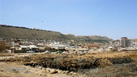 Jurnalist evlərinin tikiləcəyi ərazidə işlər başlanıb