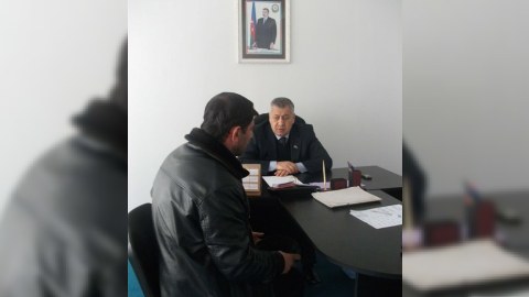 Deputat 28 seçicisini qəbul edib 