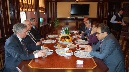 Rektor rusiyalı dekanı qəbul edib 